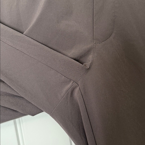 Athleta - Brooklyn Mid Rise Ankle Pant - Size 6 - Good Condition!! - Picture 6 of 9